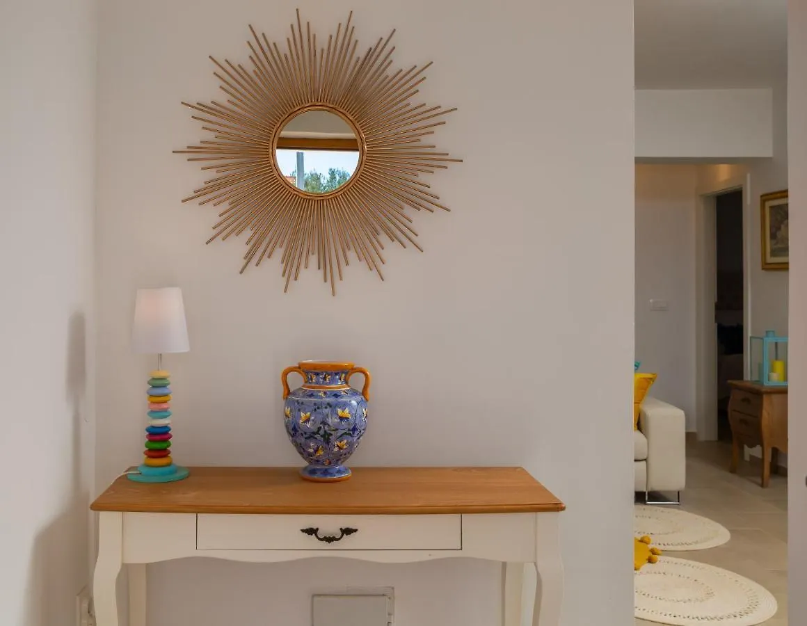 Villa Beachfront Apartments Τρογκίρ