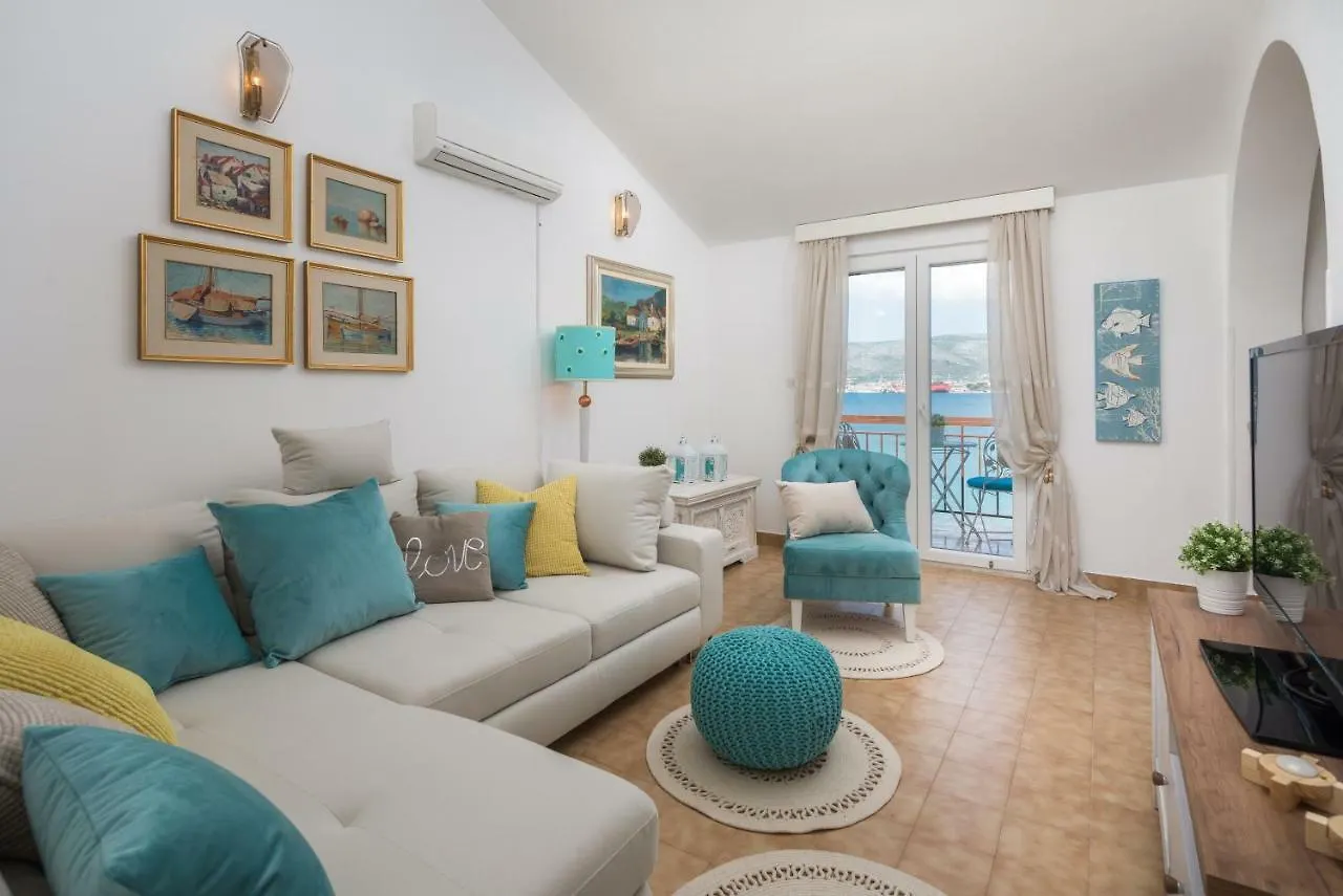 Villa Beachfront Apartments Τρογκίρ Κροατία