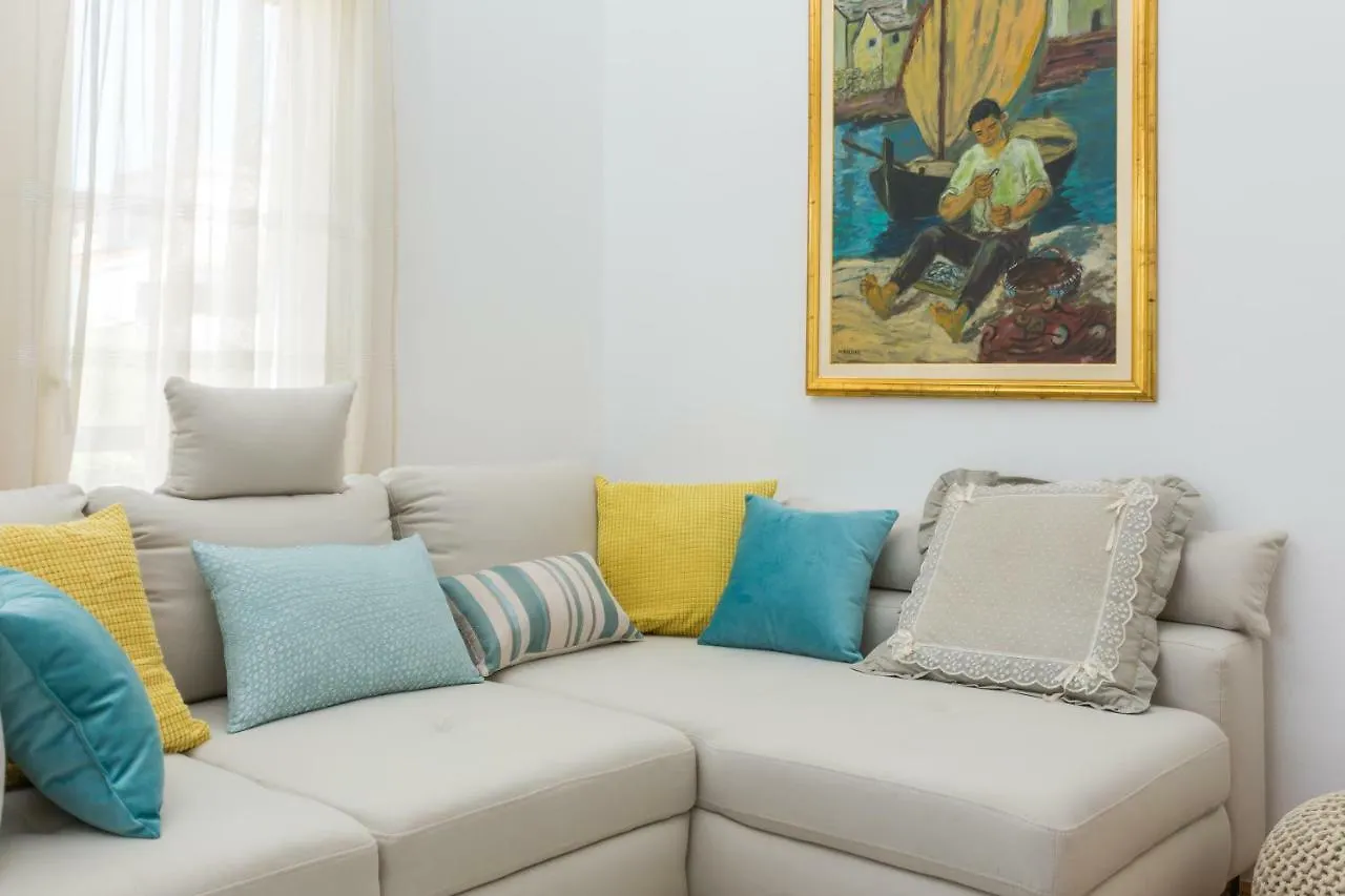 Villa Beachfront Apartments Τρογκίρ
