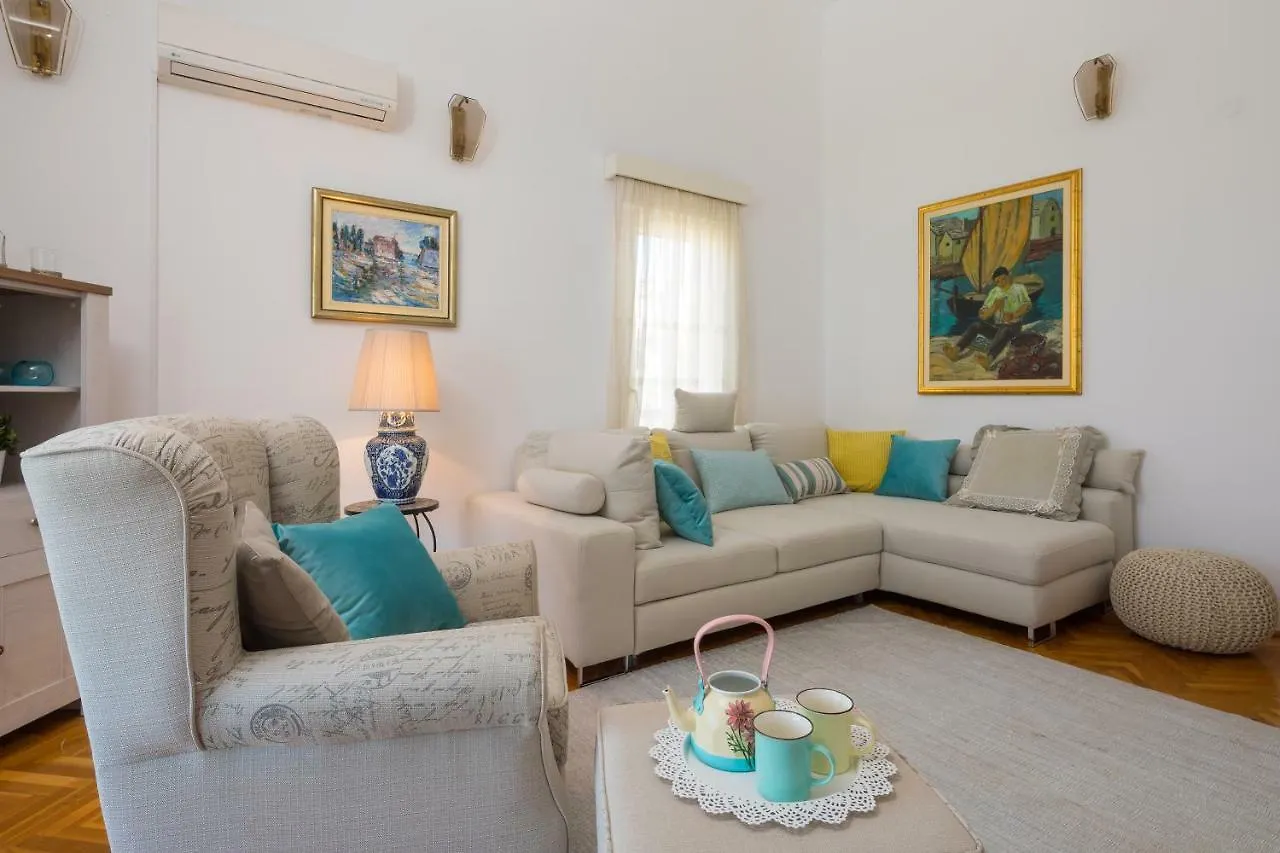 Villa Beachfront Apartments Τρογκίρ 0*,  Κροατία