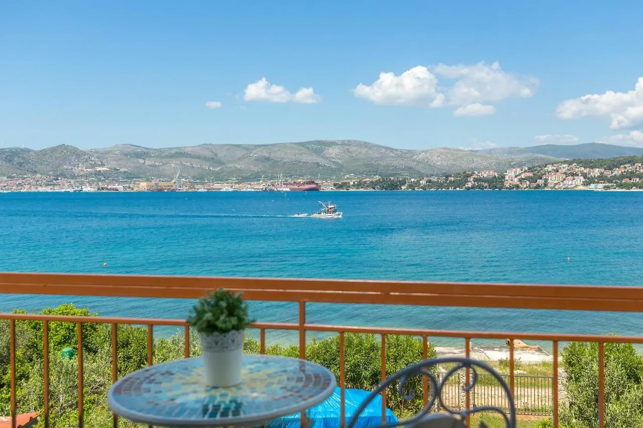 Villa Beachfront Apartments Τρογκίρ Κροατία