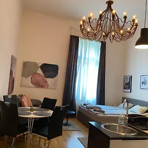 https://stylish-apartment-by-the-vgsznhz-theater.inbudapesthotels.com