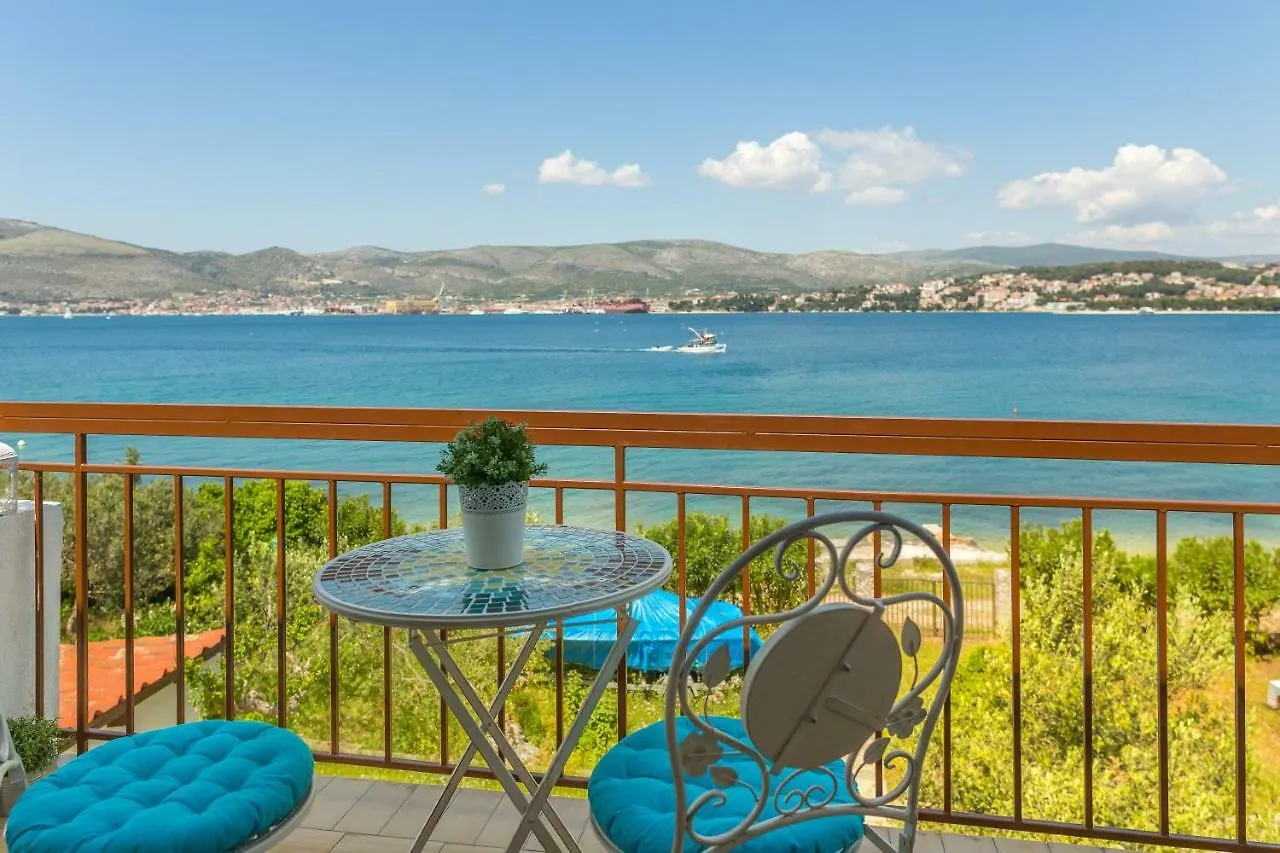 Villa Beachfront Apartments Trogir